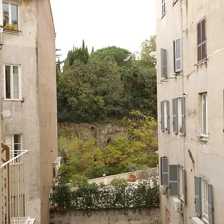 לינה וארוחת בוקר Laurus Colosseo 3*
